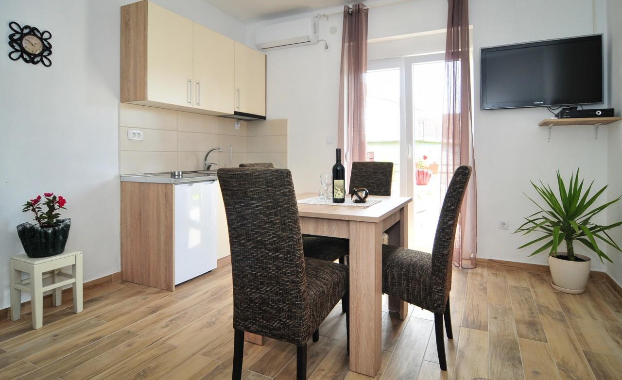 Apartmani Bekonja ติวัต ภายนอก รูปภาพ
